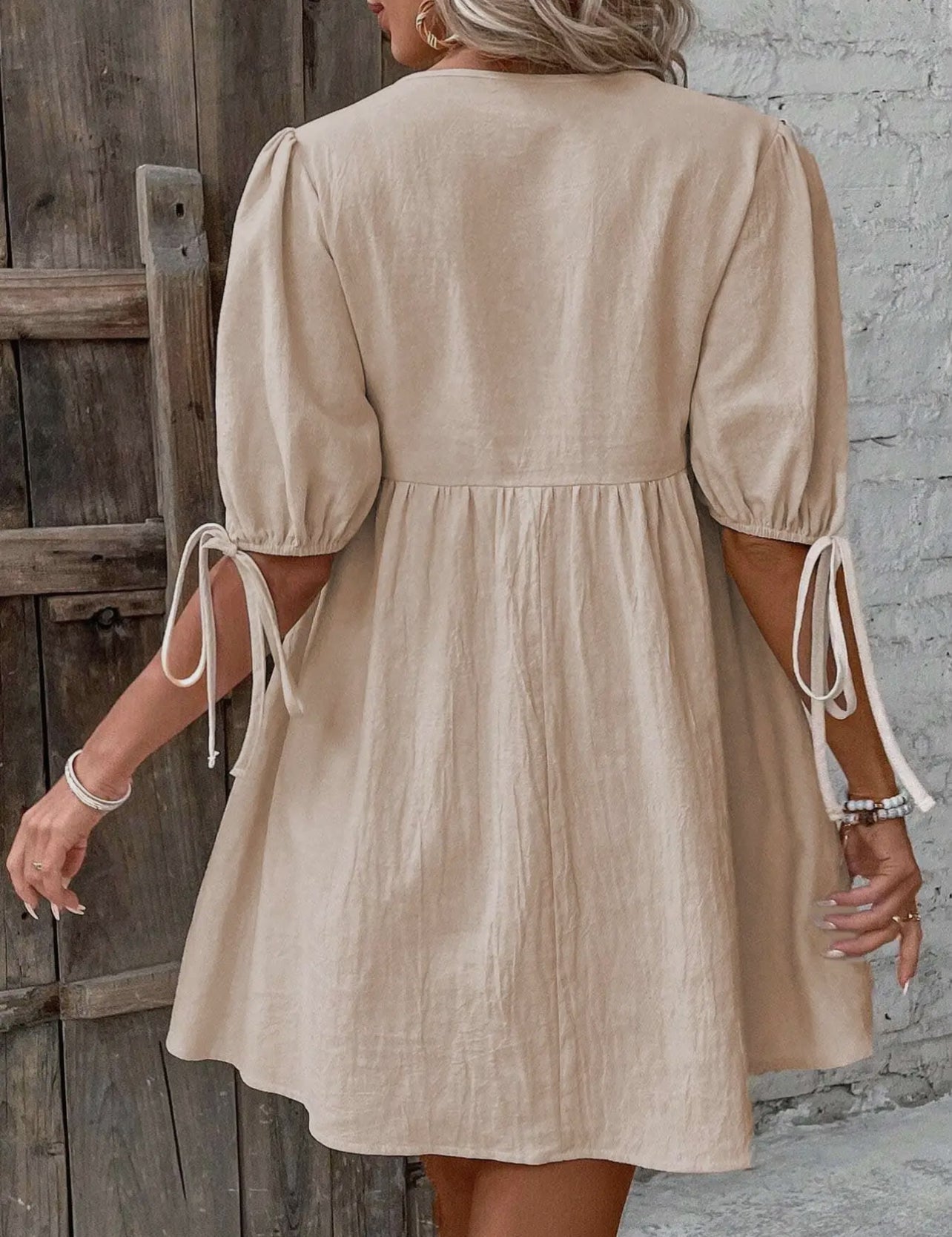 V-NECK FLOWY DRESS